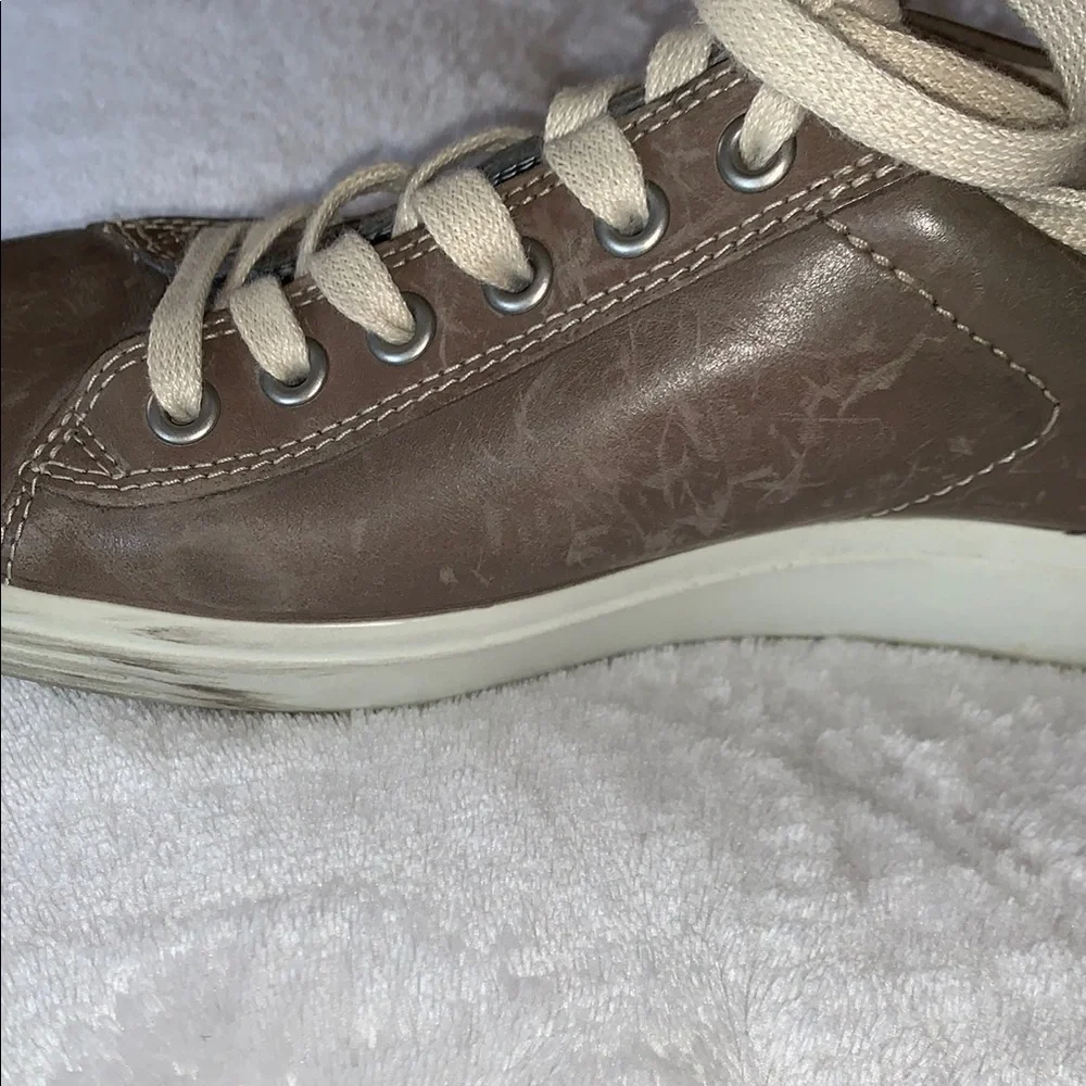 Gently Loved Men's Brown / Tan Leather Sneakers by Ecco Danish Design